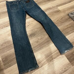 Wrangler Retro Slim Boot, size 34W-36L